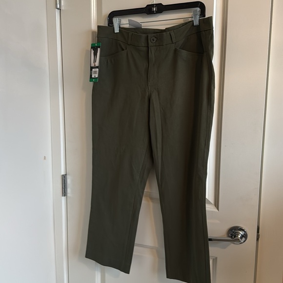 Banana Republic Ladies' Slim-Straight Capri Pant Olive night color - Picture 10 of 12